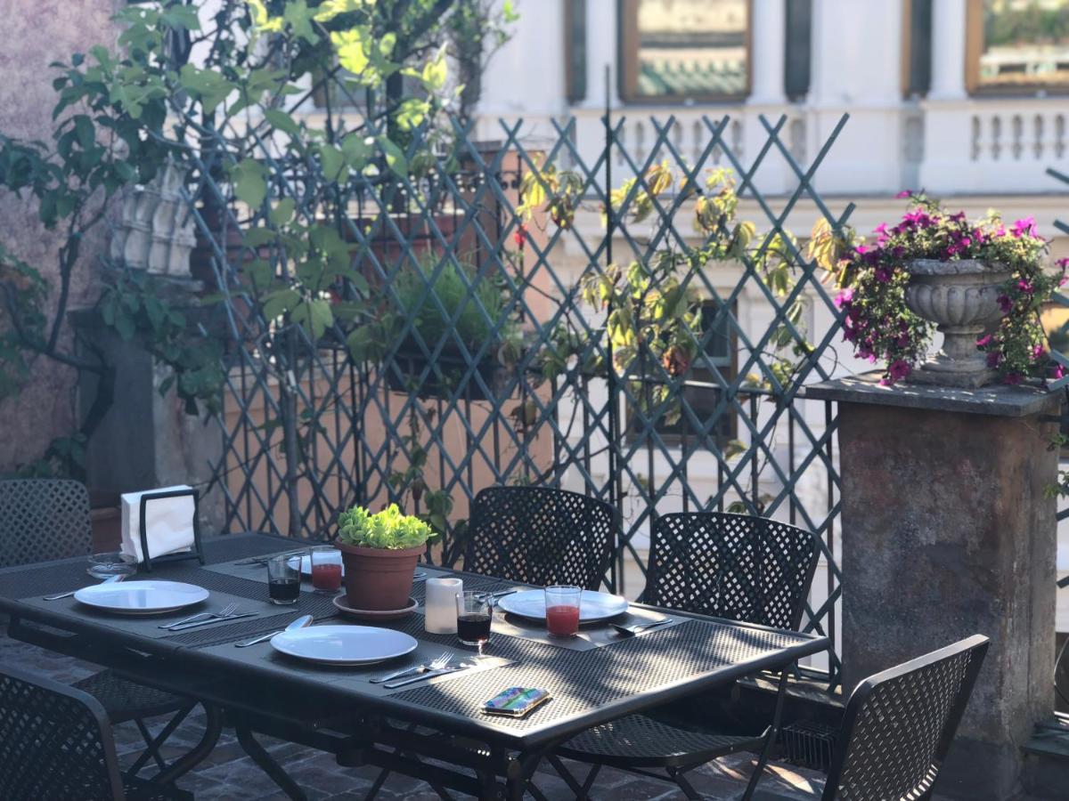 Giuturna Boutique Hotel Rome Exterior photo